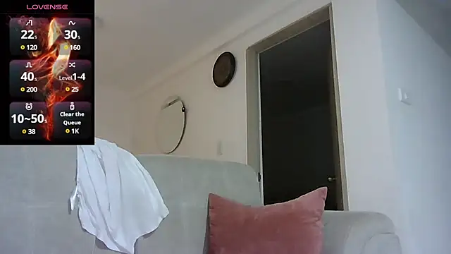 Snapshot of saramartinez1000 chatting on 02.25.25 saramartinez1000 online show from 02.25.25