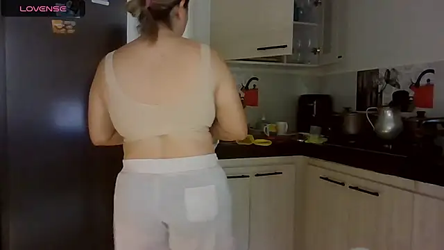 Snapshot of saramartinez1000 chatting on 02.17.26 saramartinez1000 online show from 02.17.26