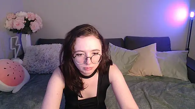 Mini Diva online show from 02.14.25