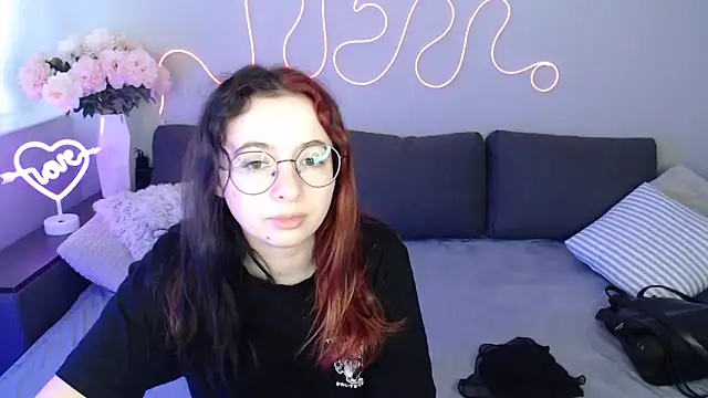 Mini Diva online show from 11.19.25