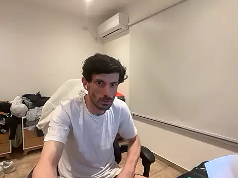 nicolaaaaas online show from 10.17.25