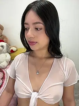 Snapshot of AliceJovovich chatting on 03.14.25 AliceJovovich online show from 03.14.25