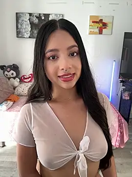 Snapshot of AliceJovovich chatting on 11.17.25 AliceJovovich online show from 11.17.25