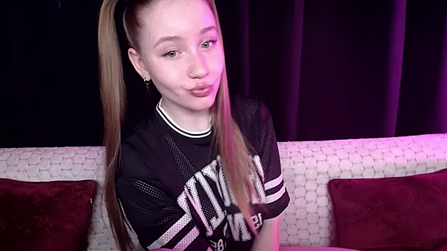 Snapshot of SindiWatsoon chatting on 03.21.25 SindiWatsoon online show from 03.21.25