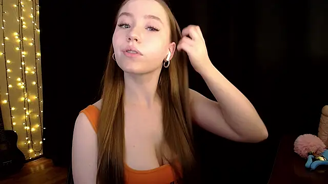 Snapshot of SindiWatsoon chatting on 11.27.25 SindiWatsoon online show from 11.27.25