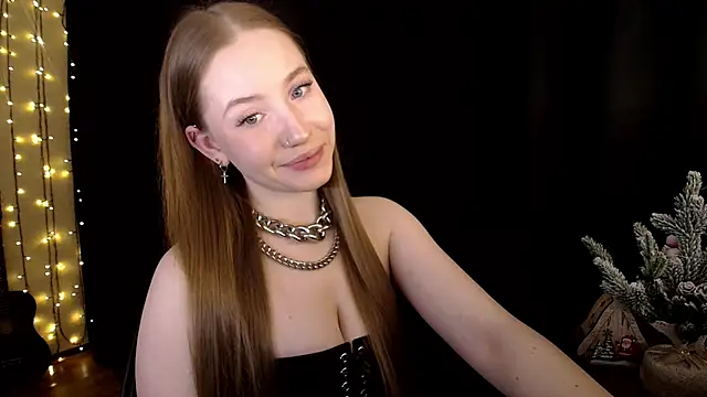 Snapshot of SindiWatsoon chatting on 12.17.25 SindiWatsoon online show from 12.17.25