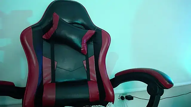 luly pink online show from 11.07.25