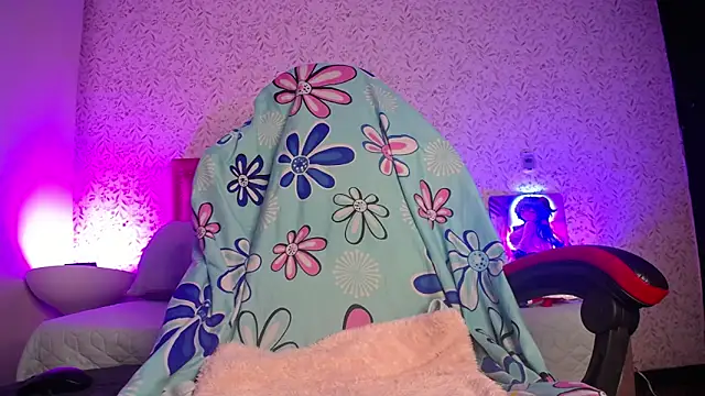 luly pink online show from 04.21.26