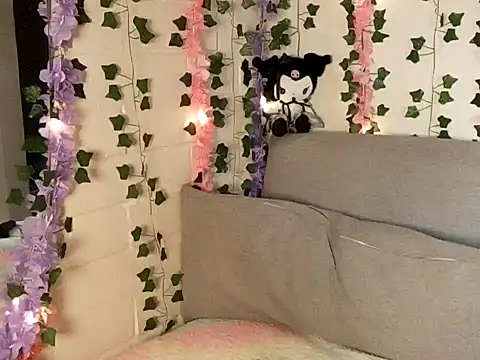 Snapshot of VictoireFeller chatting on 01.07.25 VictoireFeller online show from 01.07.25