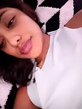 Snapshot of VictoireFeller chatting on 09.24.25 VictoireFeller online show from 09.24.25