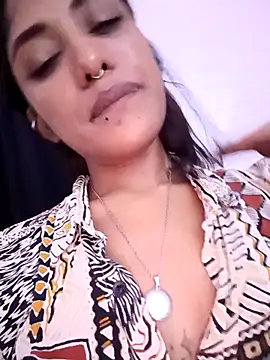 Snapshot of VictoireFeller chatting on 10.07.25 VictoireFeller online show from 10.07.25