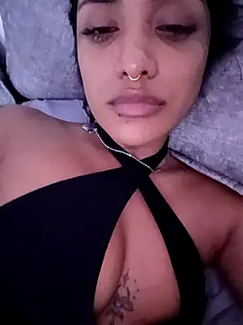 Snapshot of VictoireFeller chatting on 10.08.25 VictoireFeller online show from 10.08.25