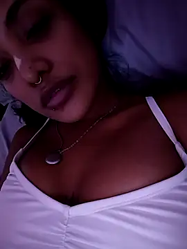 Snapshot of VictoireFeller chatting on 10.16.25 VictoireFeller online show from 10.16.25