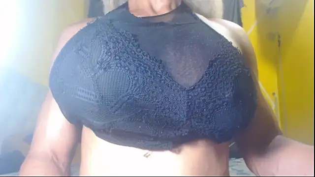 Snapshot of DanielaMuscleTS chatting on 01.19.25 DanielaMuscleTS online show from 01.19.25