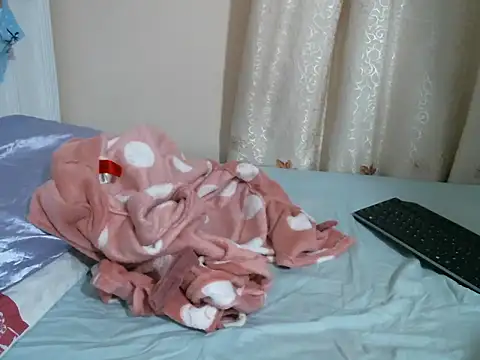 Snapshot of Hotellen chatting on 11.26.25 Hotellen online show from 11.26.25