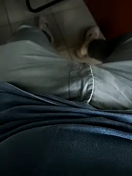 Snapshot of onbifeet chatting on 12.17.25 onbifeet online show from 12.17.25