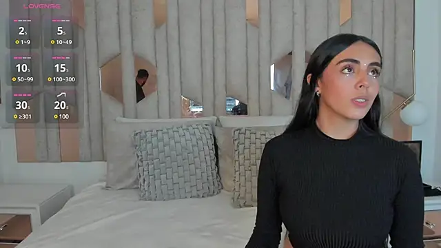 Snapshot of 1m_valery chatting on 12.30.24 1m valery online show from 12.30.24