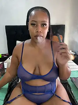 MimiCurves online show from 01.07.25