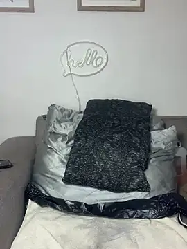 MimiCurves online show from 03.13.25