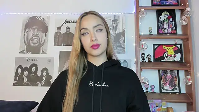 Snapshot of Meowlody chatting on 03.08.25 Meowlody online show from 03.08.25