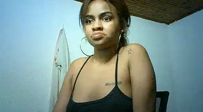 Snapshot of Bellabeltrann chatting on 01.28.25 Bellabeltrann online show from 01.28.25