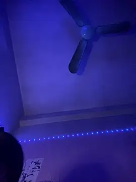 HoneyBuns 05 online show from 01.22.25