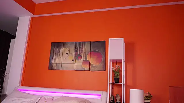 LovingBlondie online show from 10.20.25