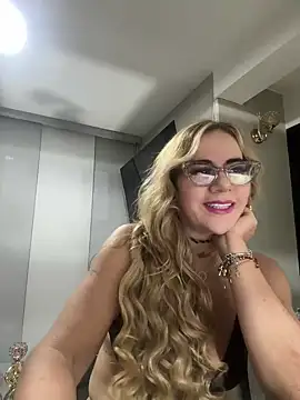 LARIANA RIVERA23 online show from 01.13.25