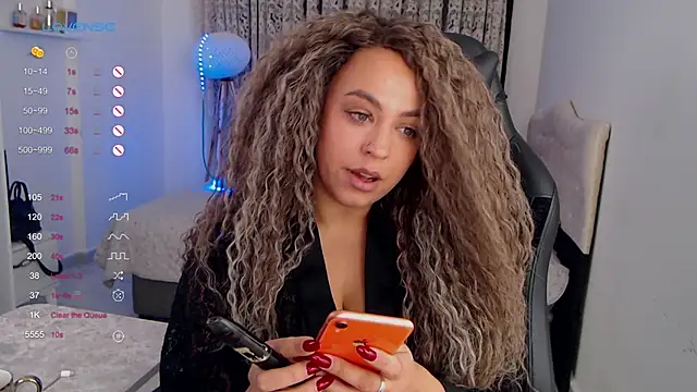 Snapshot of _Just_a_queen_3 chatting on 10.12.25 Just a queen 3 online show from 10.12.25