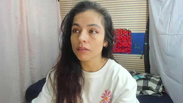 Snapshot of rosse_2504 chatting on 06.17.26 rosse 2504 online show from 06.17.26