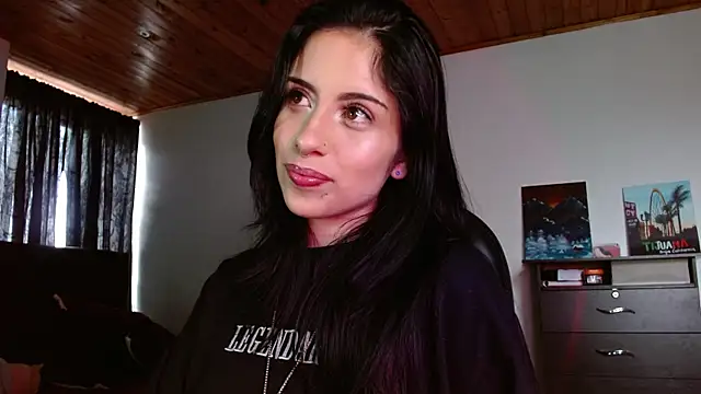 Snapshot of Ary_Pieerce chatting on 11.19.25 Ary Pieerce online show from 11.19.25