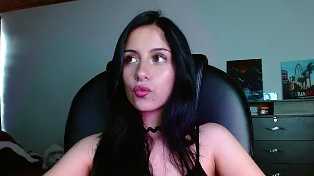 Snapshot of Ary_Pieerce chatting on 11.20.25 Ary Pieerce online show from 11.20.25