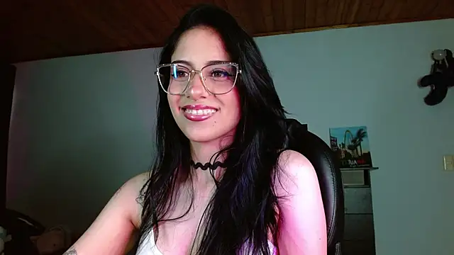 Snapshot of Ary_Pieerce chatting on 11.26.25 Ary Pieerce online show from 11.26.25