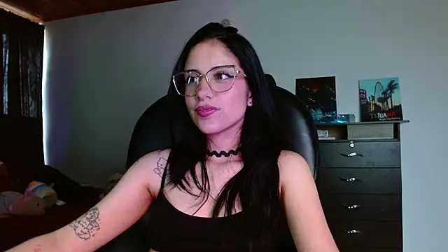 Snapshot of Ary_Pieerce chatting on 11.27.25 Ary Pieerce online show from 11.27.25