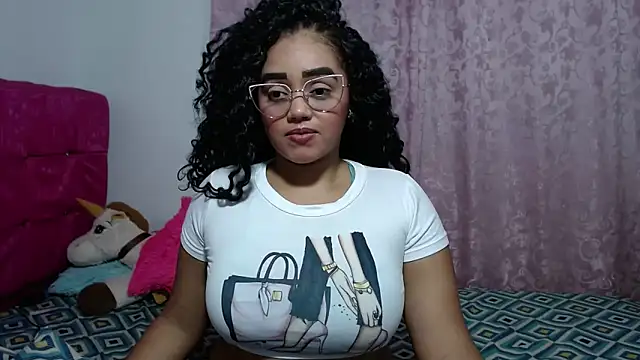 Snapshot of kiara_milf_ chatting on 11.11.25 kiara milf online show from 11.11.25