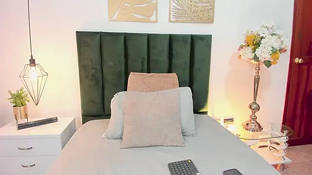 AlissaNix online show from 01.22.25