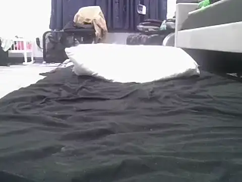 Snapshot of deepinnnnn chatting on 02.18.25 deepinnnnn online show from 02.18.25