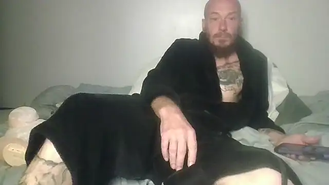 Snapshot of deepinnnnn chatting on 10.17.25 deepinnnnn online show from 10.17.25