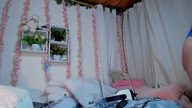 Idara and Edahi01 online show from 10.15.25