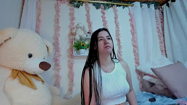 Idara and Edahi01 online show from 10.21.25