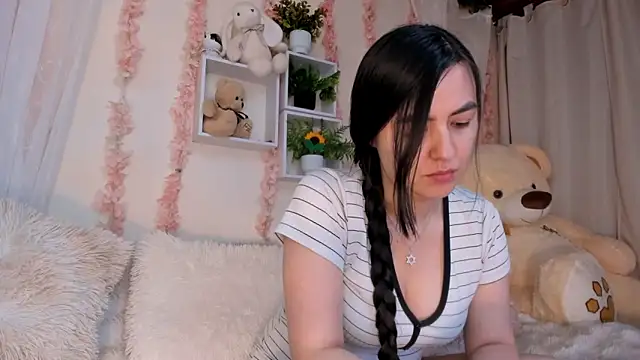 Idara and Edahi01 online show from 04.02.26