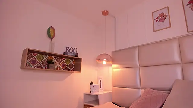 Snapshot of Aily_Yozuko chatting on 02.04.25 Aily Yozuko online show from 02.04.25