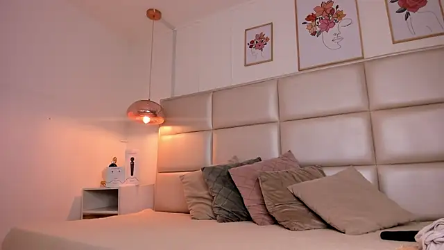 Snapshot of Aily_Yozuko chatting on 03.07.25 Aily Yozuko online show from 03.07.25