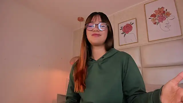 Snapshot of Aily_Yozuko chatting on 10.17.25 Aily Yozuko online show from 10.17.25