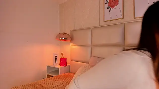 Snapshot of Aily_Yozuko chatting on 10.30.25 Aily Yozuko online show from 10.30.25