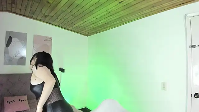 GENNESIS LOVE online show from 03.17.25