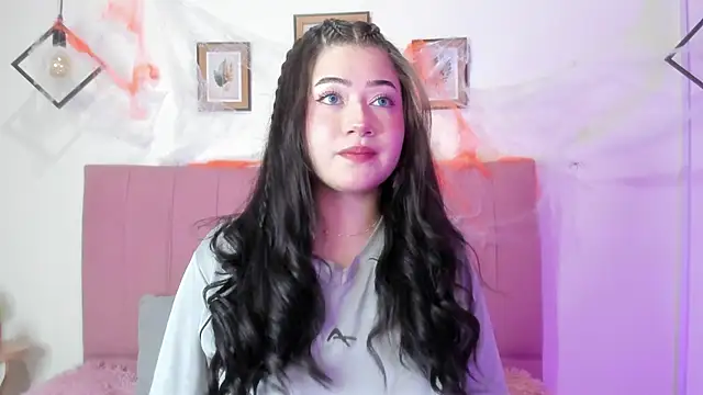 GENNESIS LOVE online show from 10.28.25