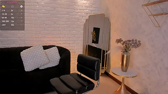 Snapshot of MarianneLane chatting on 02.08.25 MarianneLane online show from 02.08.25