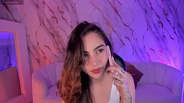 Snapshot of MarianneLane chatting on 09.30.25 MarianneLane online show from 09.30.25