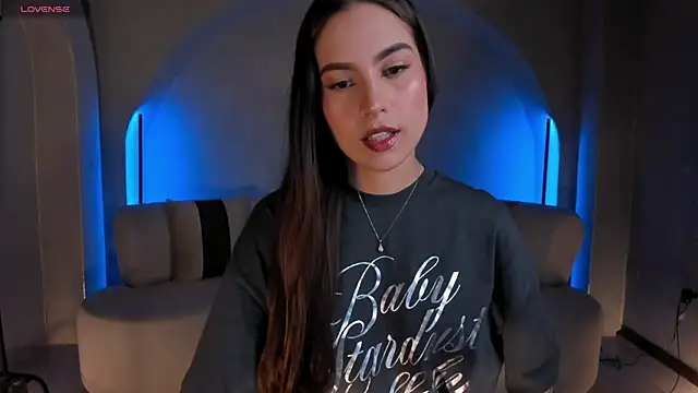 Snapshot of MarianneLane chatting on 11.26.25 MarianneLane online show from 11.26.25